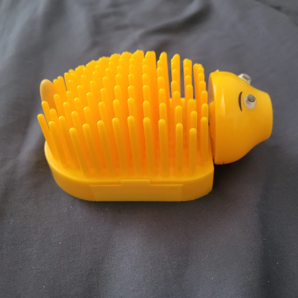 Vintage Porcupine Desk Pal Pencil Sharpener Note Holder Caddy YELLOW Flawed